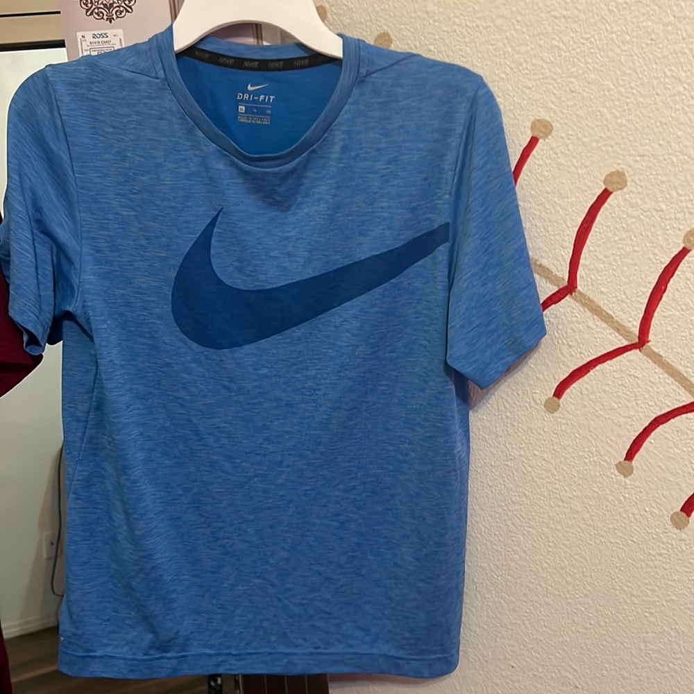 Boys XL dri-fit Nike tee